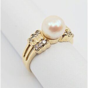 Beautiful 14K Karat Solid Yellow Gold Designer Pearl & Diamond Ring - Size 4.75